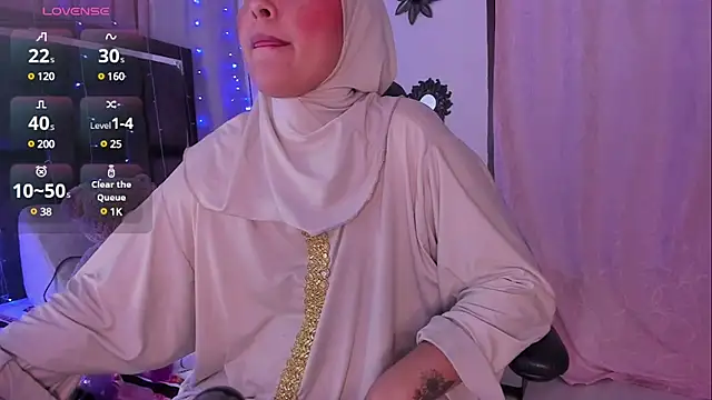 Snapshot of AishaAmin_ chatting on January 18, 2025, 6:45 am AishaAmin online show from January 18, 2025, 6:45 am