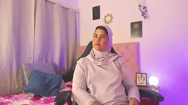 AishaAmin  online show from June 10, 2026, 12:26 pm