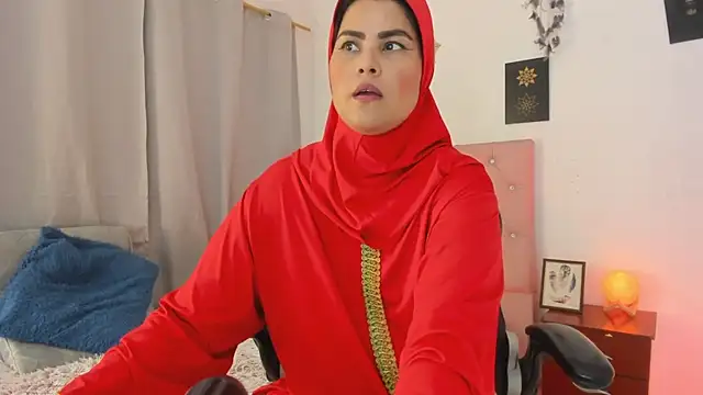 Snapshot of AishaAmin_ chatting on July 8, 2026, 12:31 pm AishaAmin online show from July 8, 2026, 12:31 pm