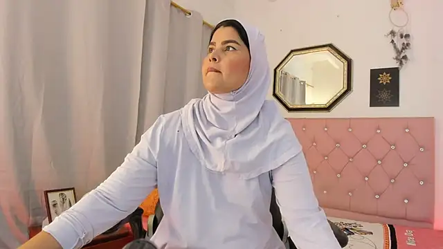Snapshot of AishaAmin_ chatting on July 28, 2026, 12:12 pm AishaAmin online show from July 28, 2026, 12:12 pm