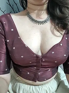 Snapshot of Brown_Maxi chatting on February 28, 2025, 4:20 pm Brown Maxi online show from February 28, 2025, 4:20 pm