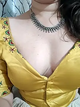 Snapshot of Brown_Maxi chatting on March 7, 2025, 10:35 am Brown Maxi online show from March 7, 2025, 10:35 am