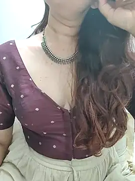 Brown Maxi online show from June 16, 2026, 3:47 pm