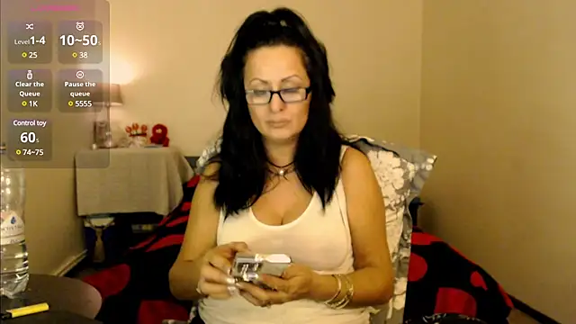 Snapshot of YourDreamLoverr chatting on February 11, 2025, 10:07 pm YourDreamLoverr online show from February 11, 2025, 10:07 pm