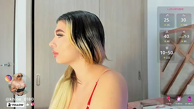 Snapshot of khloe__018 chatting on November 21, 2025, 11:20 am khloe 018 online show from November 21, 2025, 11:20 am