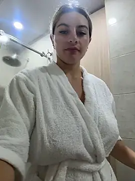 AtheneaRossi online show from April 28, 2026, 3:39 pm