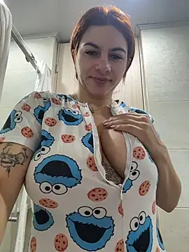 Snapshot of AtheneaRossi chatting on July 16, 2026, 12:33 pm AtheneaRossi online show from July 16, 2026, 12:33 pm