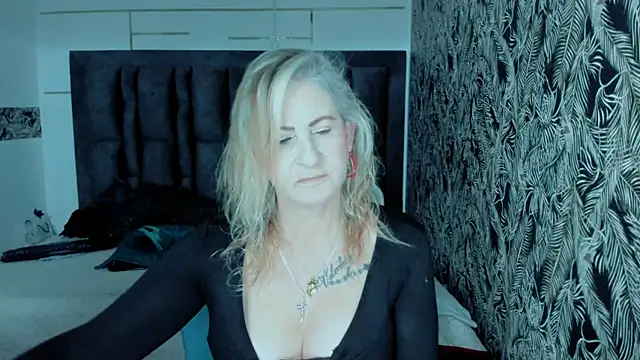Snapshot of ScarletHoot_ chatting on September 24, 2025, 12:08 pm ScarletHoot online show from September 24, 2025, 12:08 pm