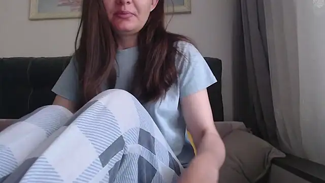  JustmeHere  online show from May 14, 2026, 7:26 am