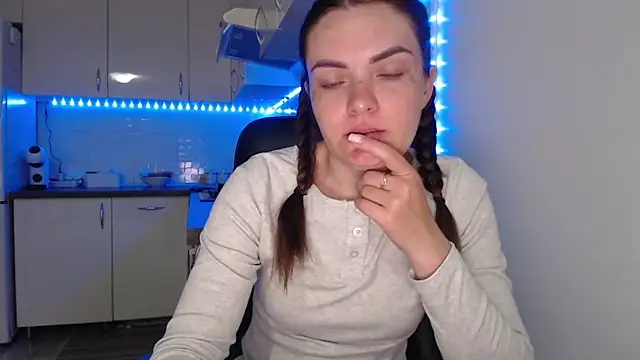  JustmeHere  online show from June 20, 2026, 10:56 pm