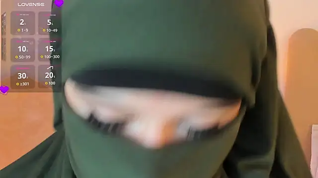 anna-henao online show from September 15, 2025, 11:49 pm