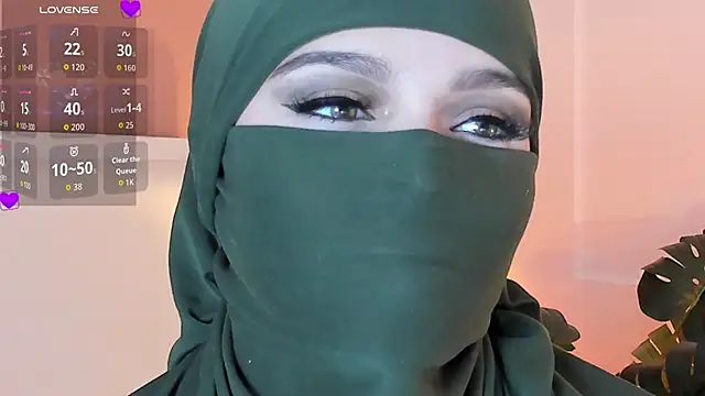 anna-henao online show from October 4, 2025, 8:07 pm