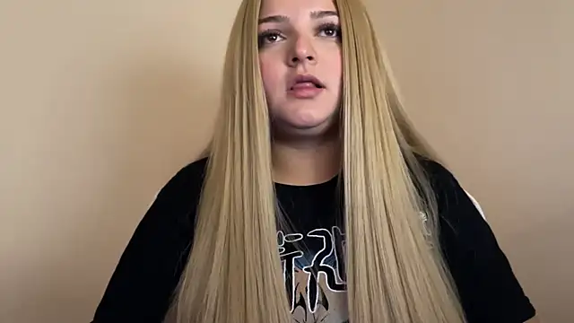 Snapshot of SweetPaige_ chatting on January 21, 2025, 3:21 pm SweetPaige online show from January 21, 2025, 3:21 pm