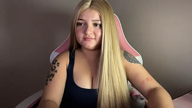 Snapshot of SweetPaige_ chatting on January 23, 2025, 11:36 pm SweetPaige online show from January 23, 2025, 11:36 pm