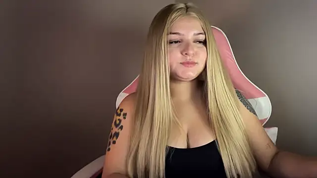 Snapshot of SweetPaige_ chatting on January 24, 2025, 10:08 pm SweetPaige online show from January 24, 2025, 10:08 pm