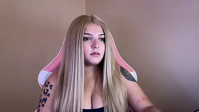 Snapshot of SweetPaige_ chatting on January 26, 2025, 8:45 pm SweetPaige online show from January 26, 2025, 8:45 pm