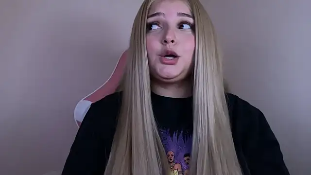 Snapshot of SweetPaige_ chatting on February 3, 2025, 10:00 pm SweetPaige online show from February 3, 2025, 10:00 pm