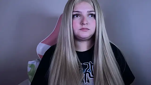 Snapshot of SweetPaige_ chatting on February 5, 2025, 10:44 pm SweetPaige online show from February 5, 2025, 10:44 pm