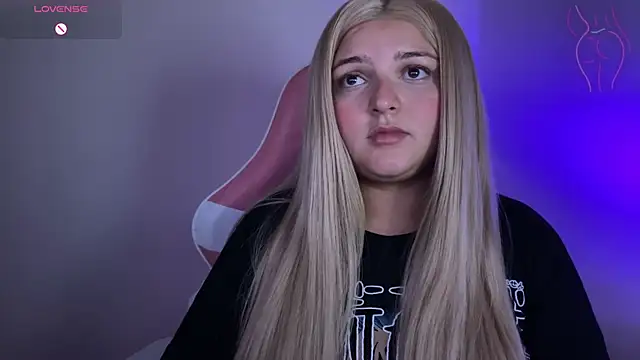 Snapshot of SweetPaige_ chatting on February 17, 2025, 5:53 pm SweetPaige online show from February 17, 2025, 5:53 pm