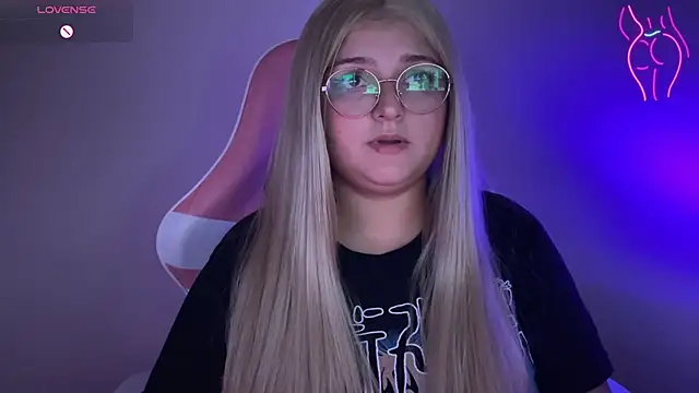 Snapshot of SweetPaige_ chatting on February 18, 2025, 11:19 pm SweetPaige online show from February 18, 2025, 11:19 pm