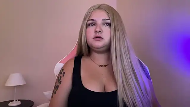 Snapshot of SweetPaige_ chatting on March 6, 2025, 11:31 pm SweetPaige online show from March 6, 2025, 11:31 pm