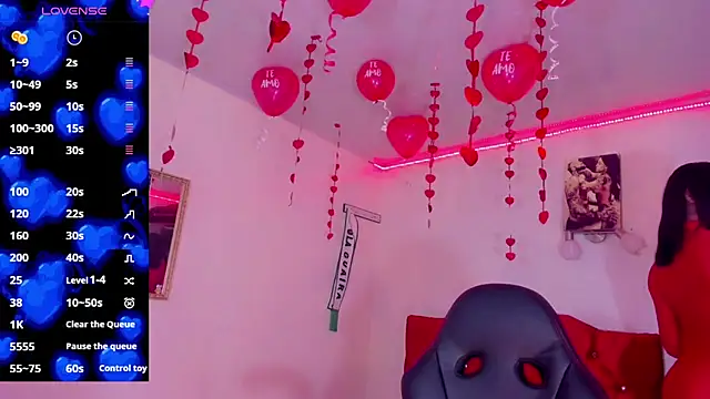 naomy  xx online show from February 14, 2025, 8:15 pm