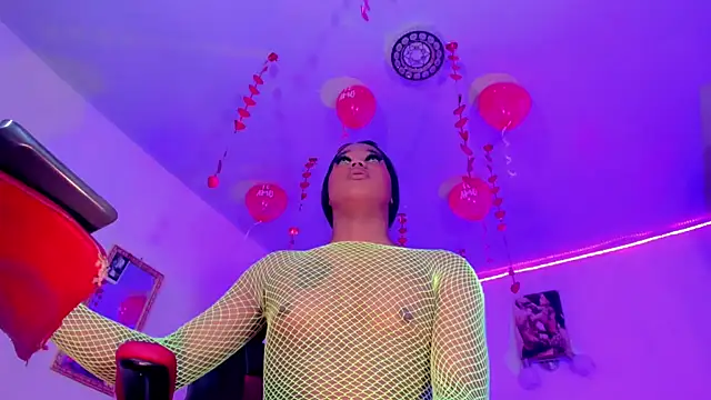 naomy  xx online show from February 22, 2025, 1:33 am