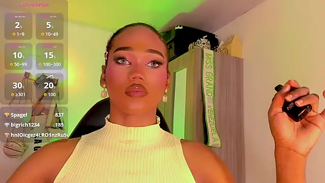 naomy  xx online show from May 12, 2026, 9:01 pm
