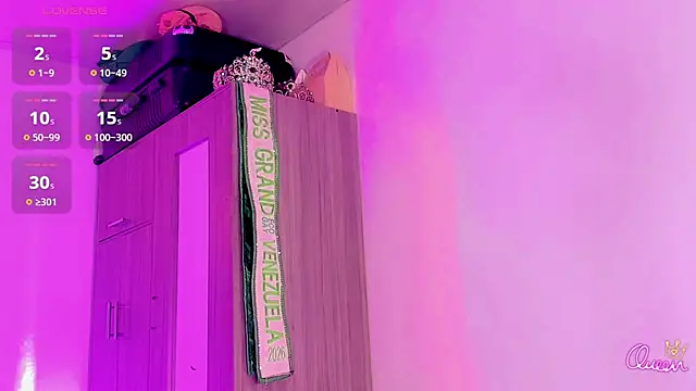 naomy  xx online show from May 19, 2026, 3:46 am