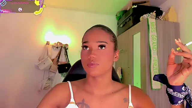 naomy  xx online show from May 27, 2026, 11:13 pm