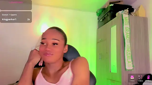 naomy  xx online show from May 29, 2026, 3:48 am