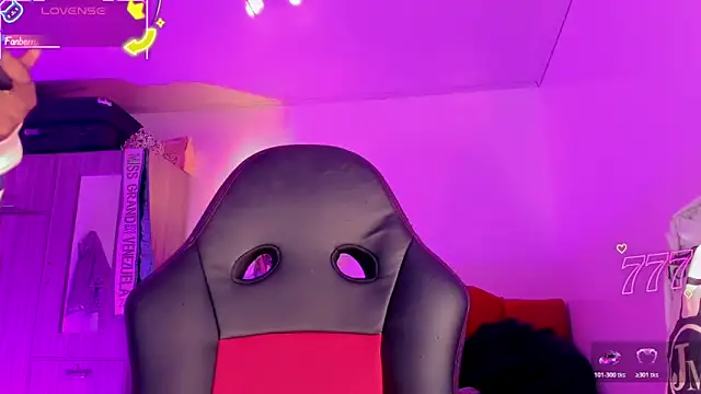naomy  xx online show from June 18, 2026, 10:58 pm