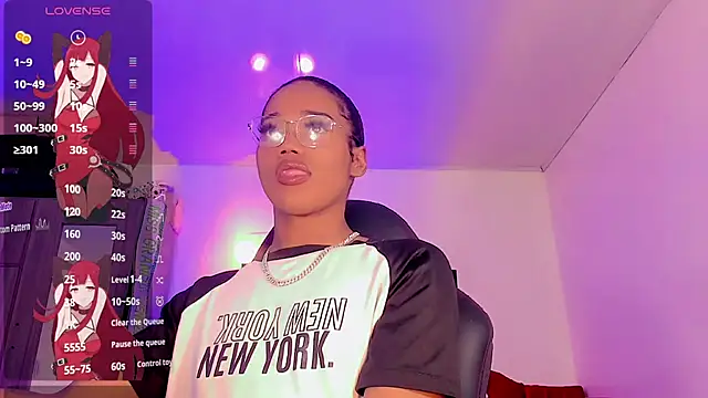 naomy  xx online show from July 16, 2026, 4:07 am