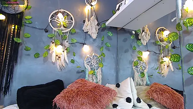 ItsVenuss online show from February 12, 2025, 6:51 pm