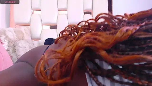 ItsVenuss online show from November 10, 2025, 6:07 pm