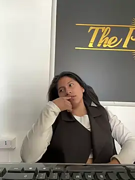 Snapshot of LinnaGardenia chatting on December 19, 2024, 4:46 pm LinnaGardenia online show from December 19, 2024, 4:46 pm