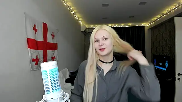 sashakiss99 online show from February 13, 2025, 8:13 pm