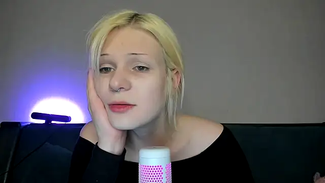 Snapshot of sashakiss99 chatting on March 5, 2025, 8:21 pm sashakiss99 online show from March 5, 2025, 8:21 pm