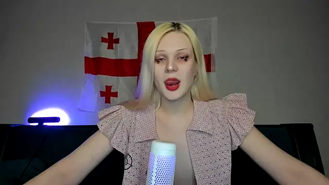 sashakiss99 online show from March 18, 2025, 7:10 pm