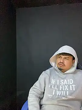 Snapshot of DickMasterfindom chatting on May 5, 2026, 6:32 am DickMasterfindom online show from May 5, 2026, 6:32 am