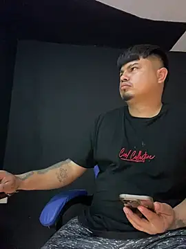 Snapshot of DickMasterfindom chatting on May 21, 2026, 3:35 am DickMasterfindom online show from May 21, 2026, 3:35 am