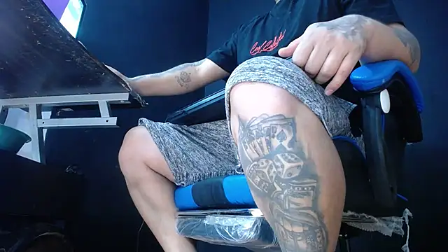Snapshot of DickMasterfindom chatting on June 4, 2026, 6:41 am DickMasterfindom online show from June 4, 2026, 6:41 am