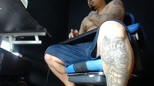 Snapshot of DickMasterfindom chatting on June 7, 2026, 9:57 am DickMasterfindom online show from June 7, 2026, 9:57 am
