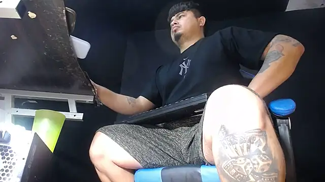 Snapshot of DickMasterfindom chatting on June 13, 2026, 1:58 am DickMasterfindom online show from June 13, 2026, 1:58 am