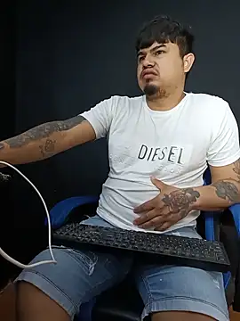 Snapshot of DickMasterfindom chatting on June 20, 2026, 2:58 am DickMasterfindom online show from June 20, 2026, 2:58 am