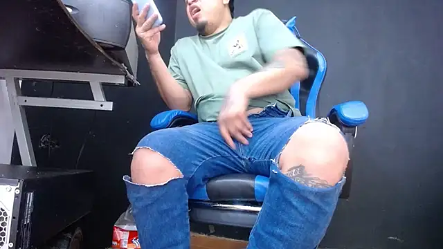 Snapshot of DickMasterfindom chatting on June 21, 2026, 10:56 pm DickMasterfindom online show from June 21, 2026, 10:56 pm