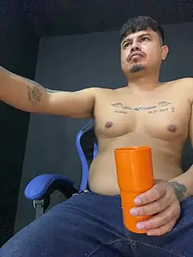 Snapshot of DickMasterfindom chatting on June 28, 2026, 6:03 pm DickMasterfindom online show from June 28, 2026, 6:03 pm