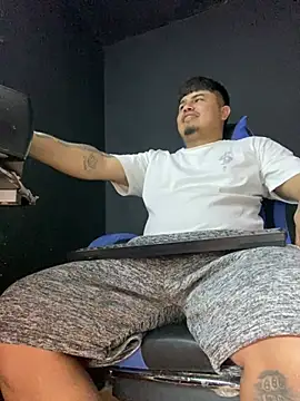 Snapshot of DickMasterfindom chatting on July 8, 2026, 12:59 am DickMasterfindom online show from July 8, 2026, 12:59 am