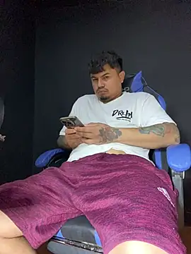 Snapshot of DickMasterfindom chatting on July 11, 2026, 2:47 am DickMasterfindom online show from July 11, 2026, 2:47 am