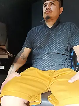Snapshot of DickMasterfindom chatting on July 15, 2026, 1:33 am DickMasterfindom online show from July 15, 2026, 1:33 am